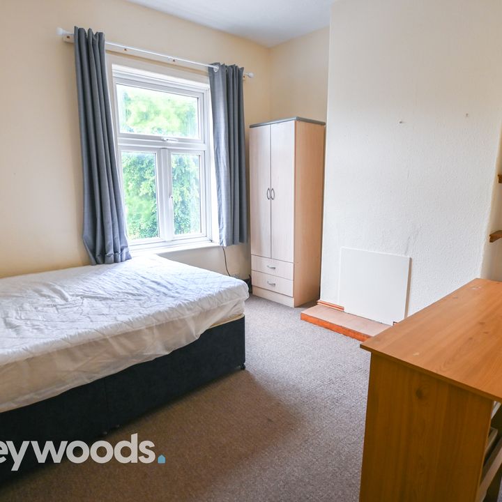 3 bed terraced house to rent in Student House - Silverdale Road, Newcastle under Lyme - Photo 1