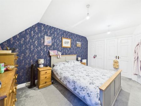 4 bedroom semi-detached house to rent - Photo 5