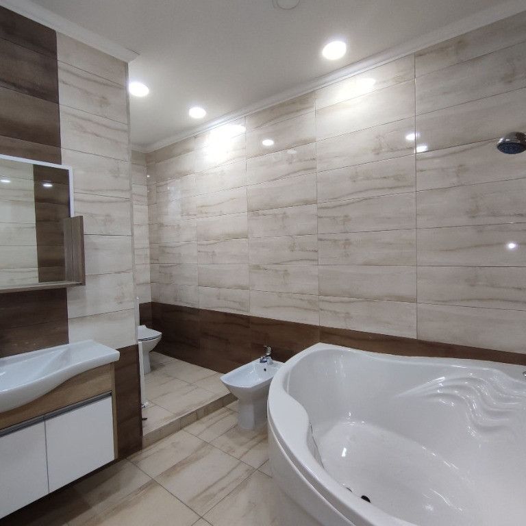 Oferim un apartament spre inchiriere cu 3 camere in zona Frunzisului - Photo 1