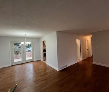 69 Old Oak Road - Upper Unit, 3 bed, 1 bath - Photo 2