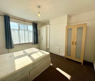 4 bedroom semi-detached house to rent - Photo 2
