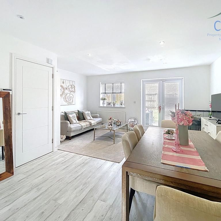 4 bedroom semi-detached house to rent - Photo 1