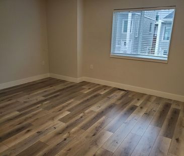 Bright, Open Concept Upper! - Photo 3