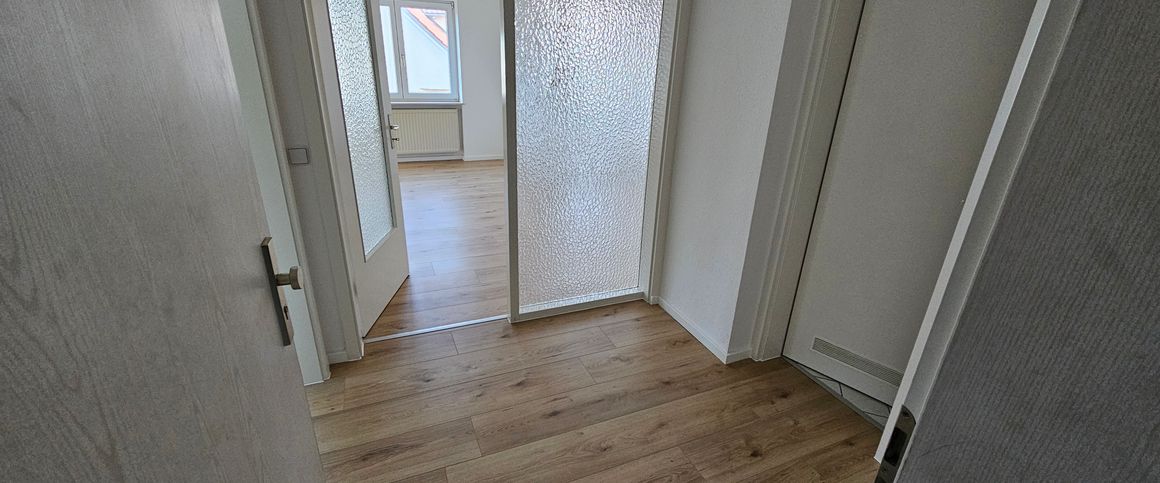 - 1 - Raum-Wohnung mit Balkon und TG - Stellplatz Alles Neu - Photo 1