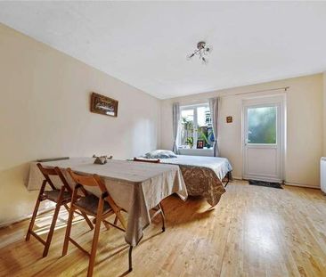 Haygreen Close, Kingston Upon Thames, Surrey, KT2 - Photo 3