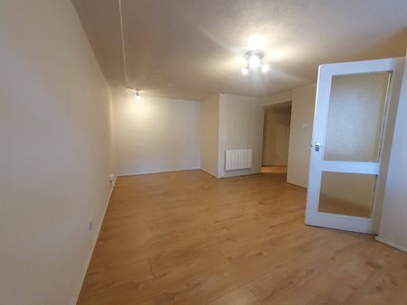 Studio Flat, Southwood Heights, N6 - Photo 2