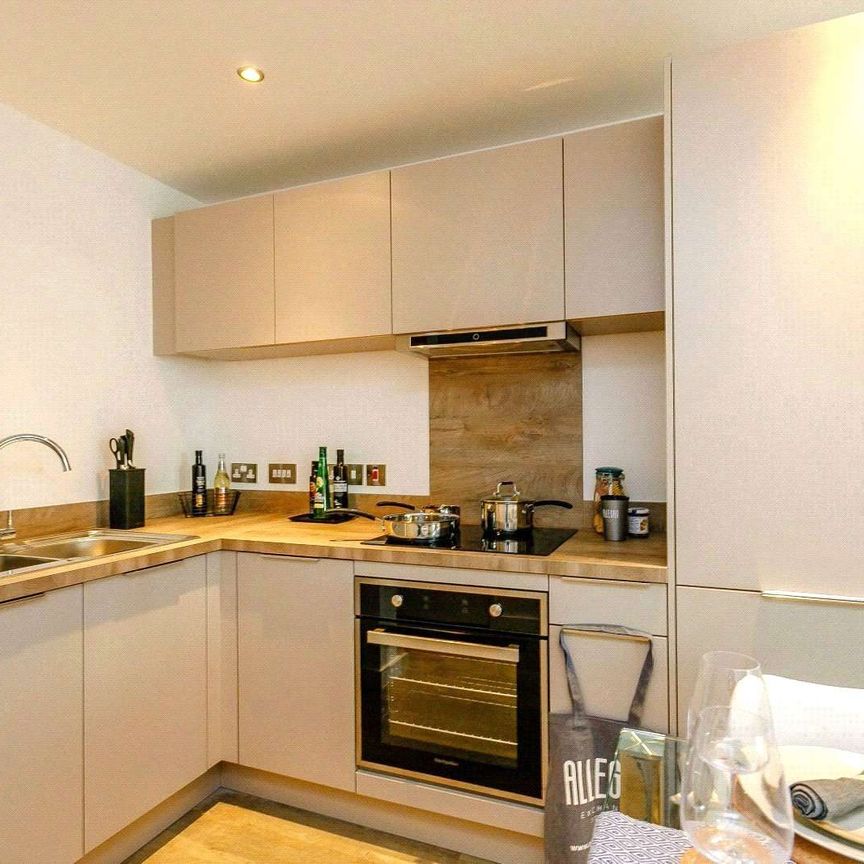 AVAILABLE JAN 2ND | ONE BEDROOM APARTMENT AT ALLEGRO LIVING | BLEND OF COMFORT AND CONVENIENCE | PARKING AVAILABLE | PRIME LOCATION | 24-HOUR CONCIERGE | RESIDENTS GYM - Photo 1