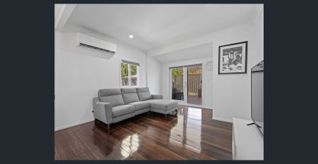 Beautifully renovated family home - Photo 3