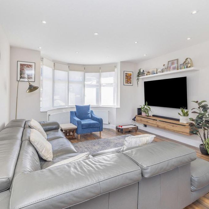 4 bedroom semi-detached house to rent - Photo 1