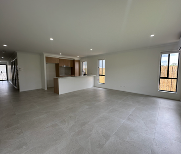 4 Provence Place, Greenbank QLD 4124 - House For Rent | Domain - Photo 4