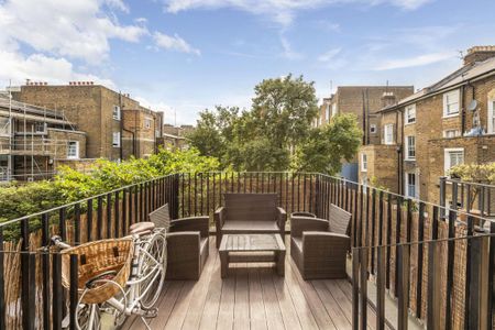 3 bedroom flat in Notting Hill - Photo 2