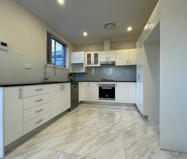 Three Bedroom Townhouse - Photo 4