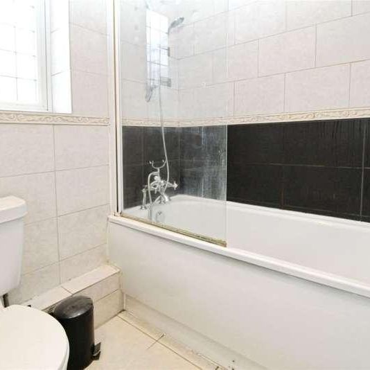 Portnoi Close, Romford, RM1 - Photo 1