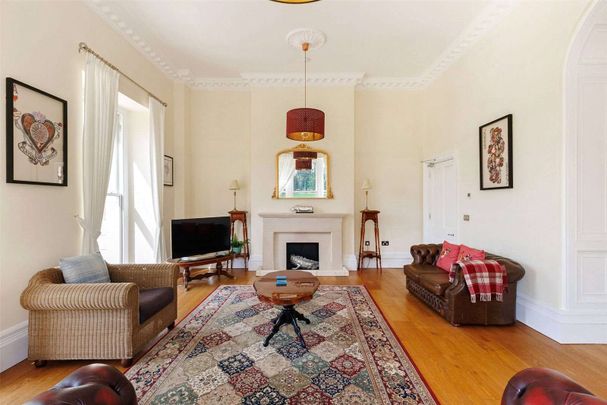 Having previously been restored, this is a beautifully appointed Manor House dating back to the mid-19th century and situated close to Greenham Common. - Photo 1