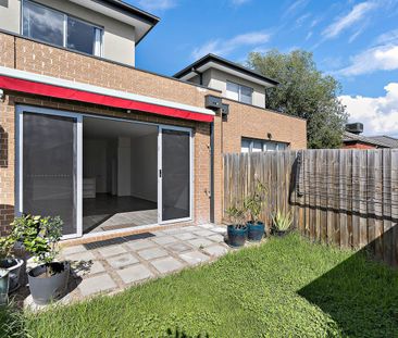 Low-Maintenance Living with Everyday Convenience - Photo 6