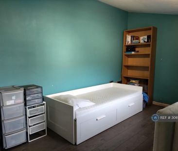 3 bedroom semi-detached house to rent - Photo 6