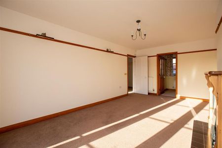 4 bedroom detached house to rent - Photo 2