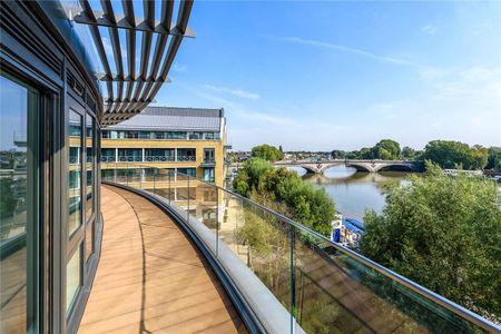 Stunning apartment with superb views of the river Thames - Photo 3