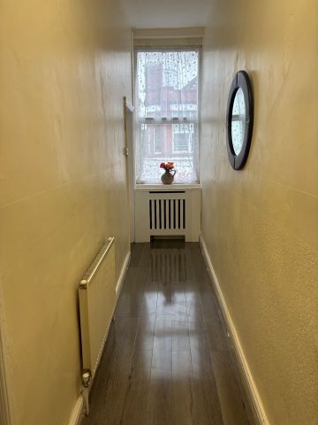 2 Bed Flat, Merseyside, CH41 - Photo 2