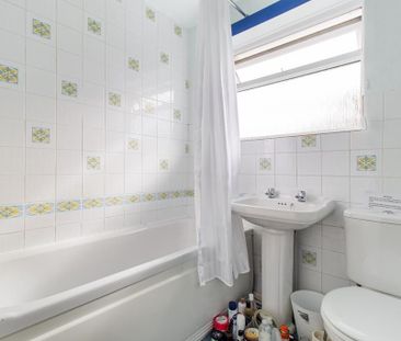 6 bedroom end of terrace house to rent - Photo 4