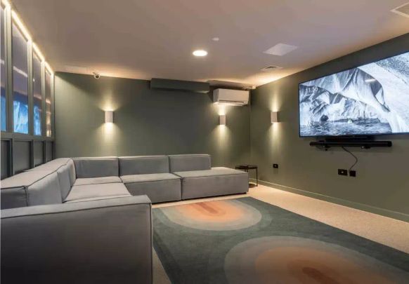 Platinum Studio-2627 - Photo 1