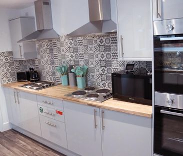1 bedroom in a house share to rent - Photo 2