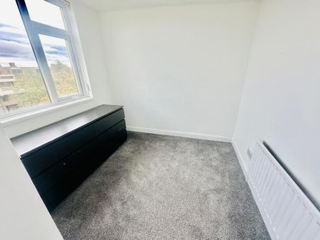 3 bedroom flat to rent - Photo 3