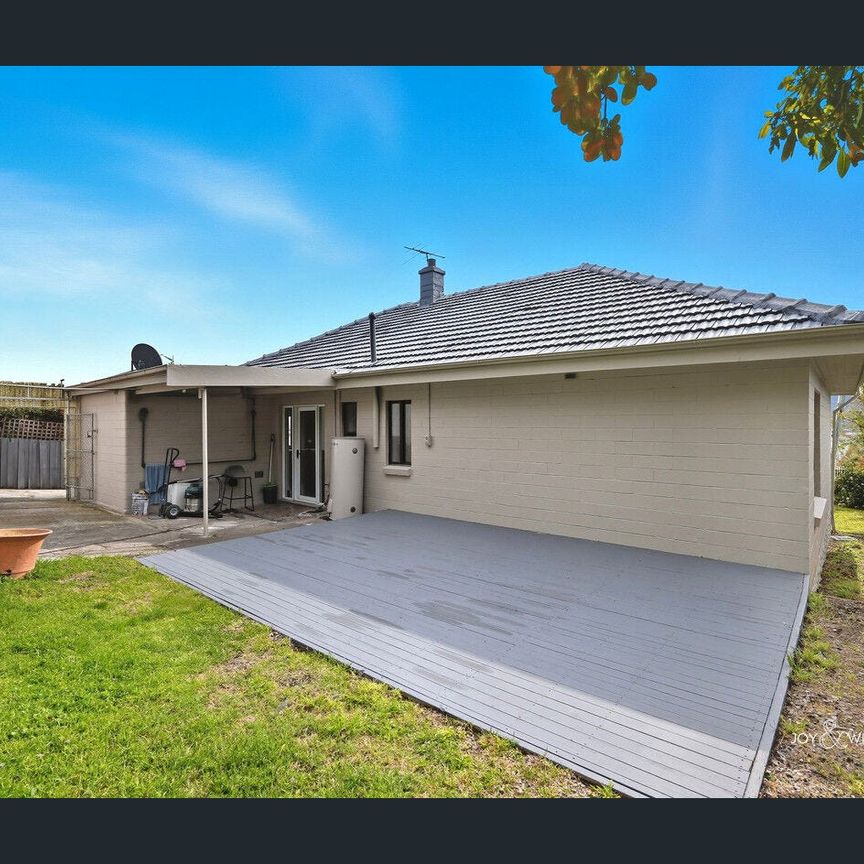 Superb family home - Photo 1