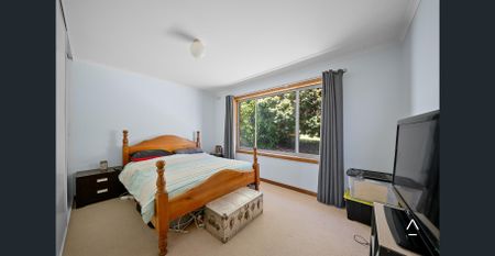 Charming Family Home on a spacious Block in Beaconsfield - Photo 5