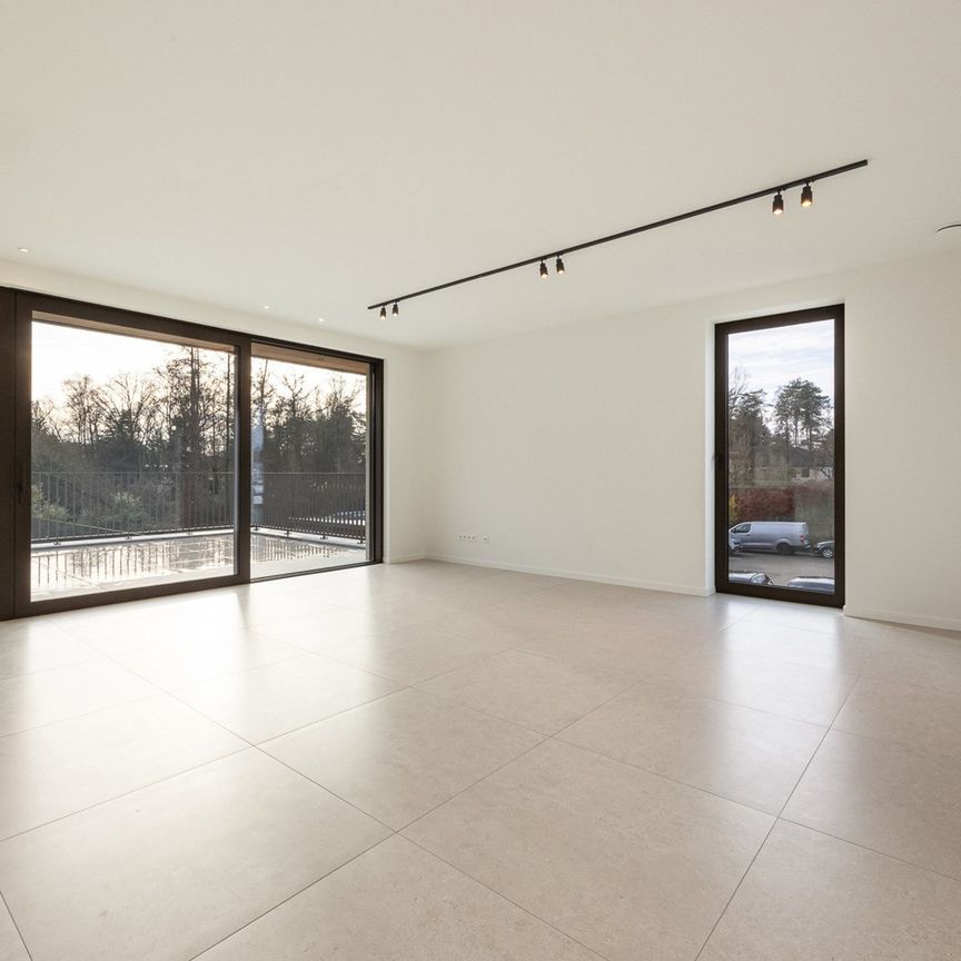 Prestigieus nieuwbouwappartement met groot terras. - Foto 1
