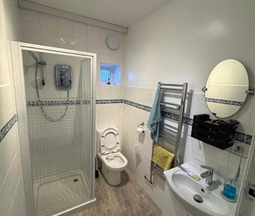 6 bedroom semi-detached house to rent - Photo 5