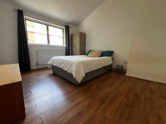 4 Bed Terraced House, Holland Walk, N19 - Photo 1