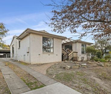 Spacious Family Home - Photo 2