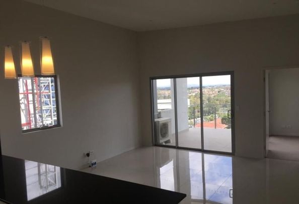 Modern Apartment with Stunning Views – Sky Gardens Building - Photo 1