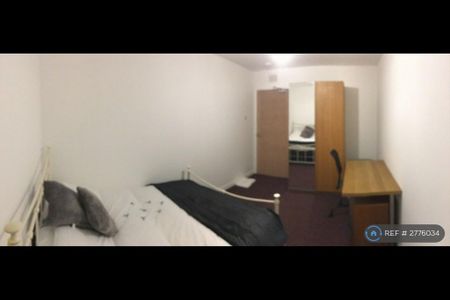 3 bedroom flat to rent - Photo 3