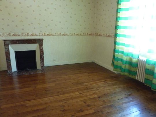 Location Appartement 4 pièces 113m² MONTMORILLON 86500 - Photo 1