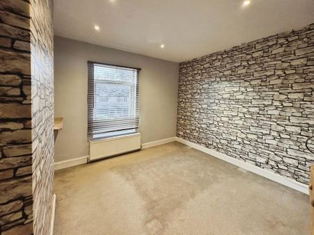 2 bedroom terraced house to rent - Photo 4