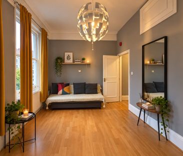 1 Bed Flat, Holland Park Gardens, W14 - Photo 3