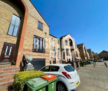 Room 5, Garnet Walk, Beckton, London E6 - Photo 4