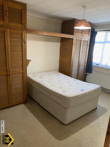 3 bed Terraced in The Grange , Wembley, HA0 1SY - Photo 4