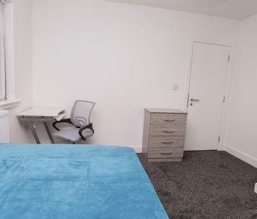 4 bedroom House To Let - Photo 4