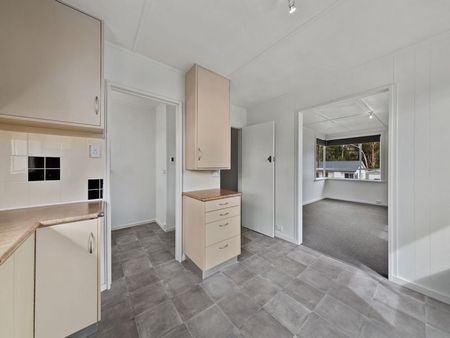 Neat and tidy Chigwell home - Photo 4