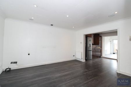 Trajan Gate, Stevenage, Hertfordshire - Photo 2