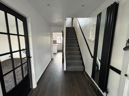 3 bedroom detached house to rent - Photo 4