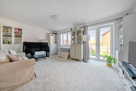 3 bedroom semi-detached house to rent - Photo 2