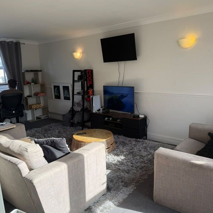 3 Bed Terraced House, Waldo Close, SW4 - Photo 1