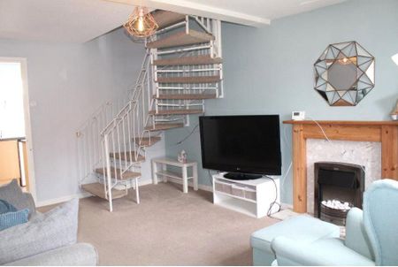 2 bedroom semi-detached house to rent - Photo 3