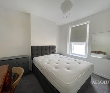 3 bedroom flat to rent - Photo 3