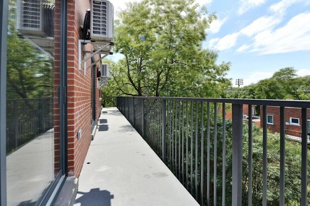 3195 Van Horne Avenue, Montréal, QC - Photo 1