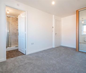 3 bedroom detached house to rent - Photo 3